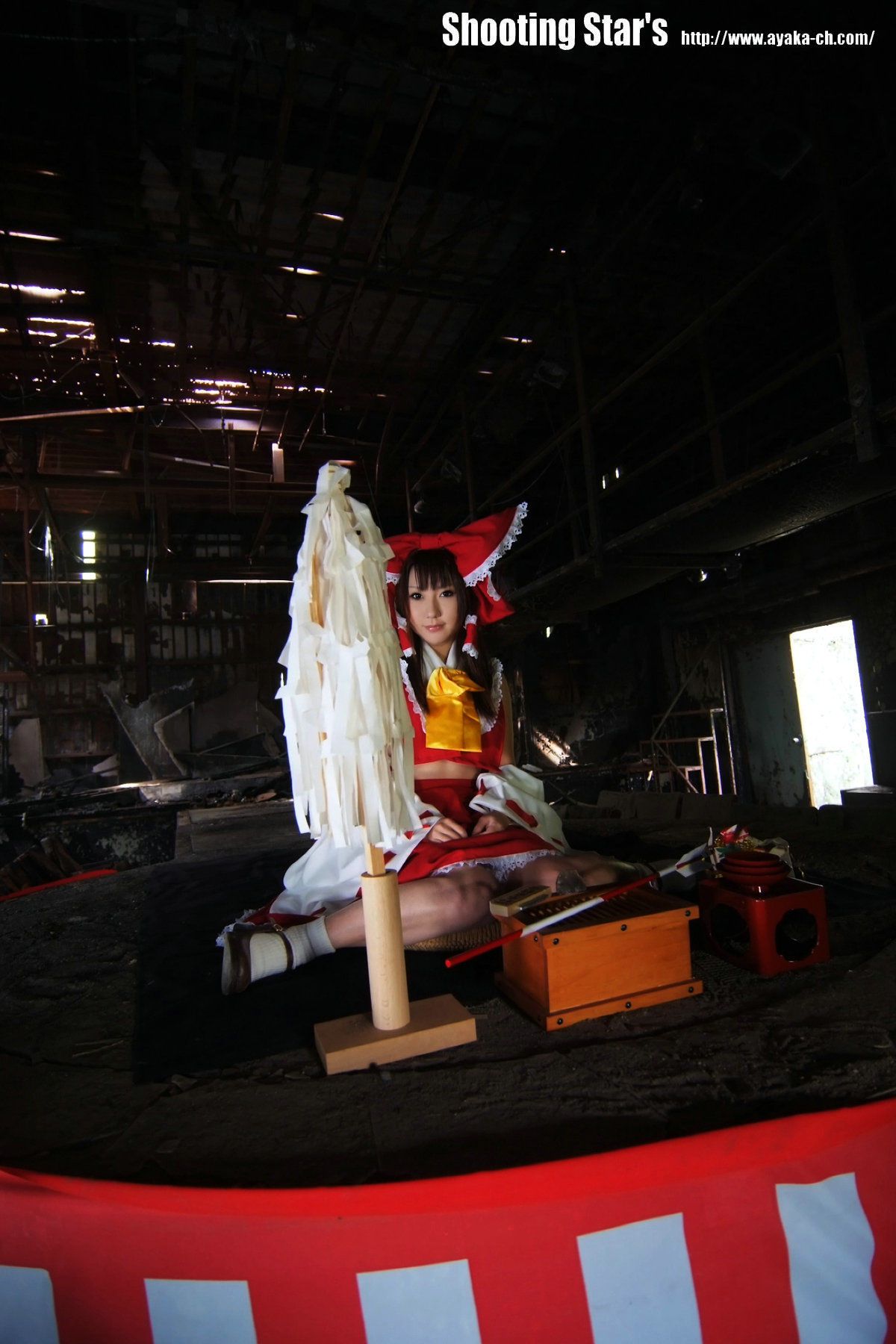 绫香 (Saku サク) 《Touhou Project》Hakurei Reimu+Kirisame Marisa [Shooting Star’s] 写真集
