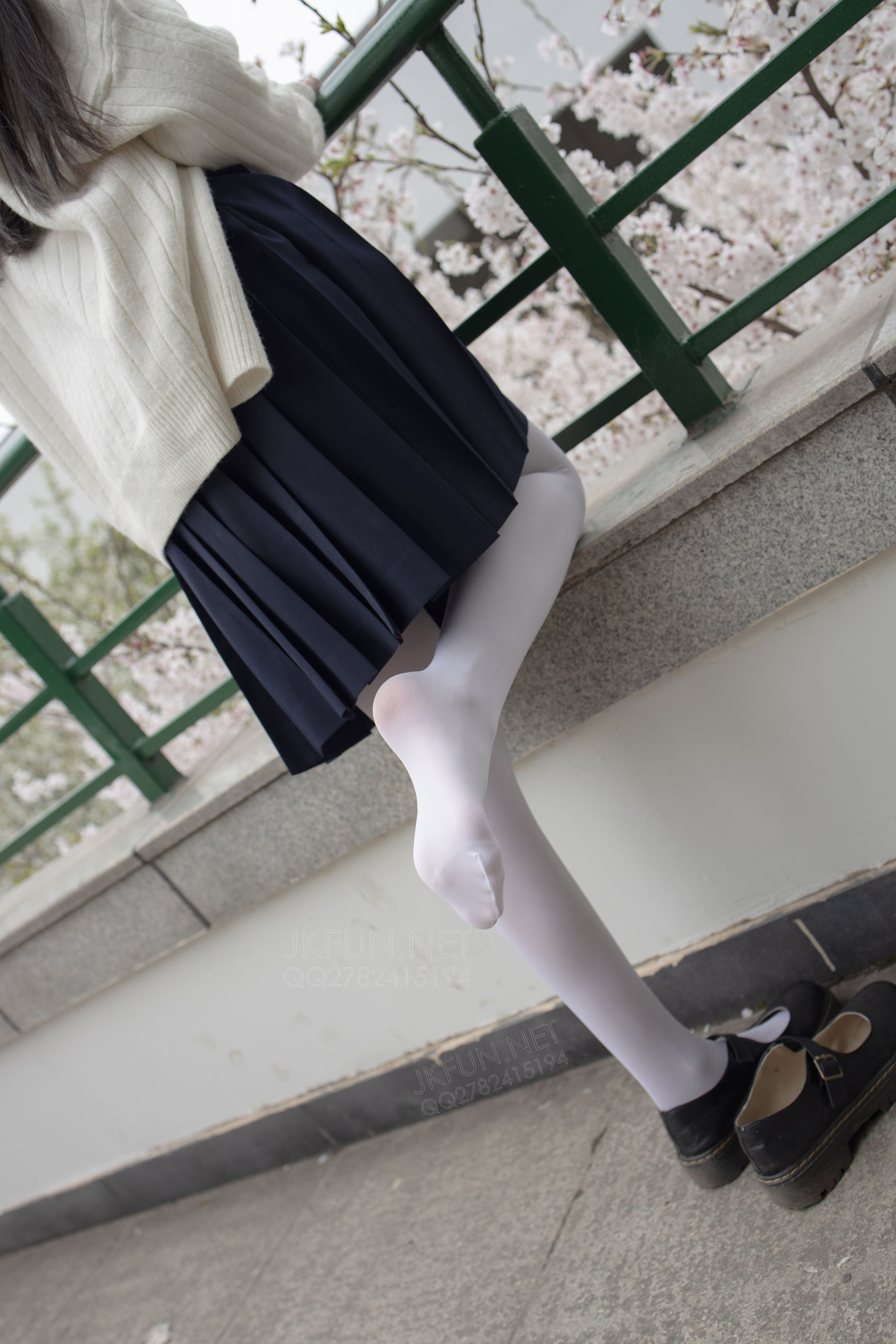 甜米《纯纯的白丝学妹》 [森萝财团] JKFUN-001 萝莉丝袜写真集