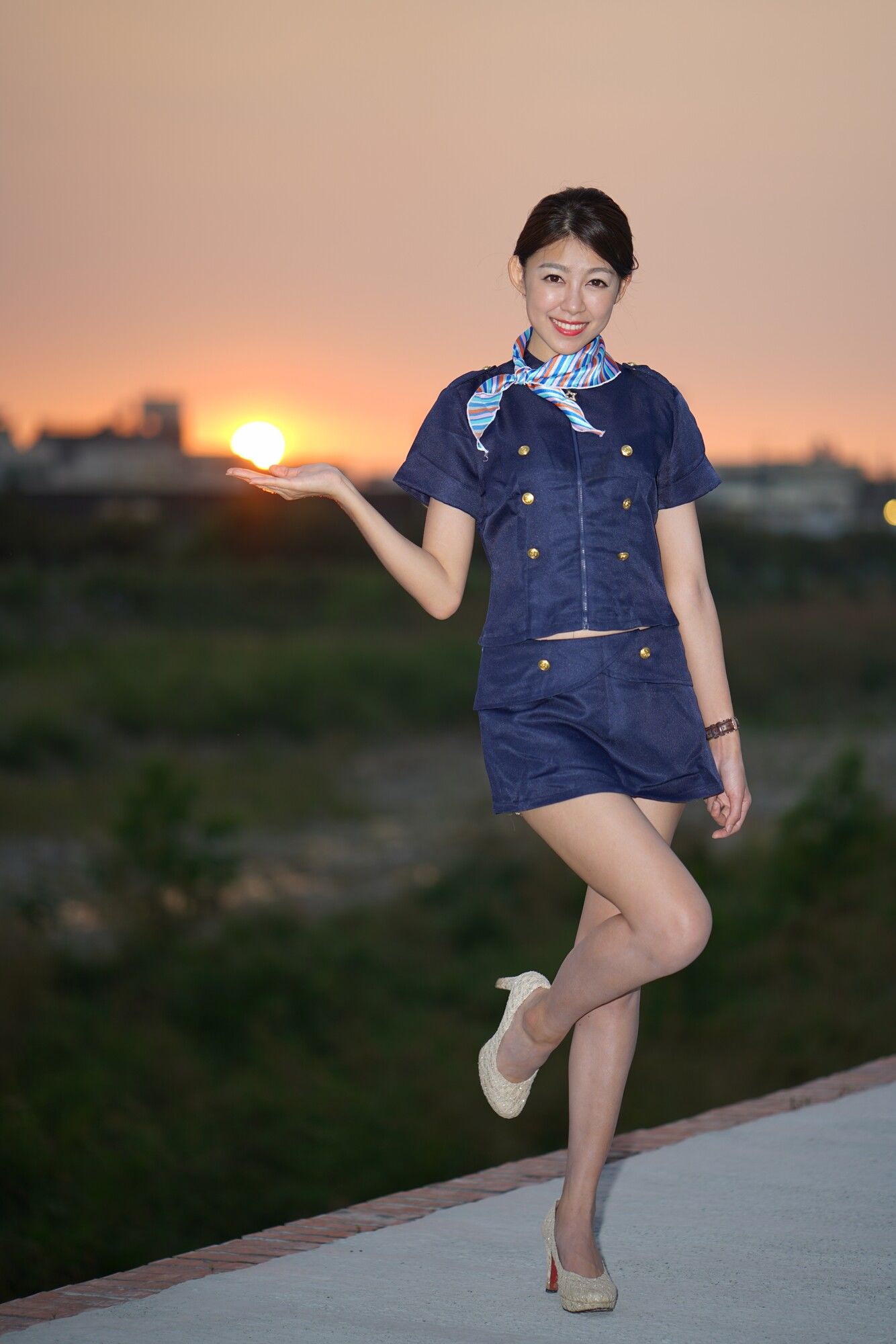[台湾女神] 简嘉莹(小紫) 《光復新村～连衣裙+空姐装》 写真集