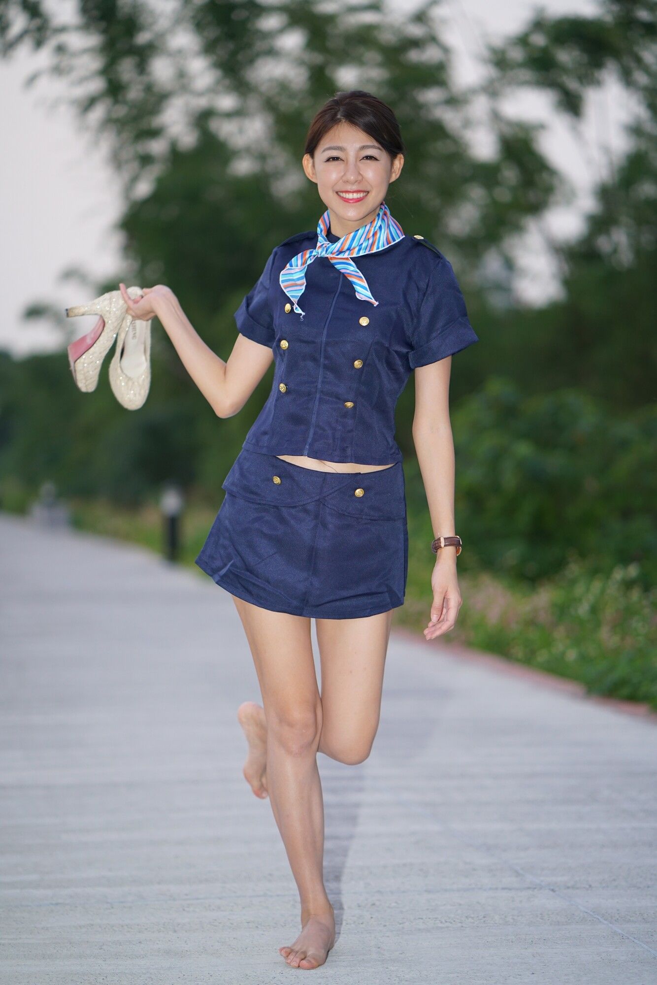 [台湾女神] 简嘉莹(小紫) 《光復新村～连衣裙+空姐装》 写真集